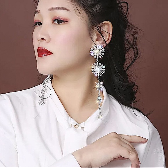 NORTH STAR RHINESTONE DROP EARRINGS - Picture 4 of 7